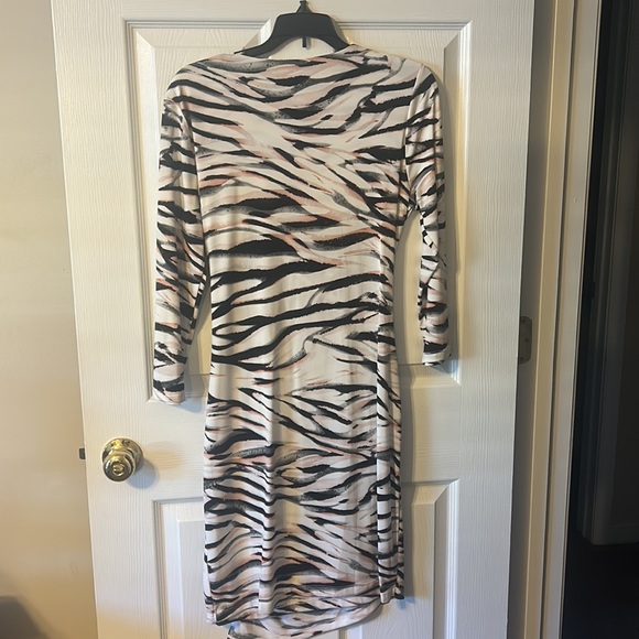 Stylish dress - Picture 3 of 3